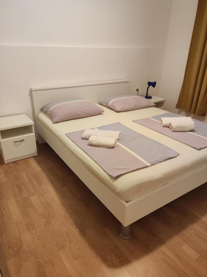 Family Friendly Apartments With A Swimming Pool Rtina - Stosici, Zadar - 21450 외부 사진