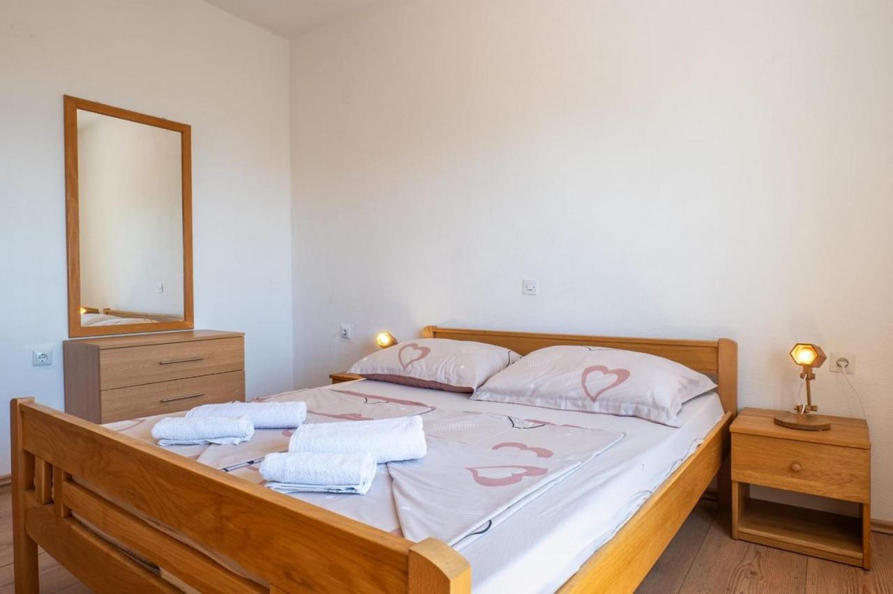 Family Friendly Apartments With A Swimming Pool Rtina - Stosici, Zadar - 21450 외부 사진